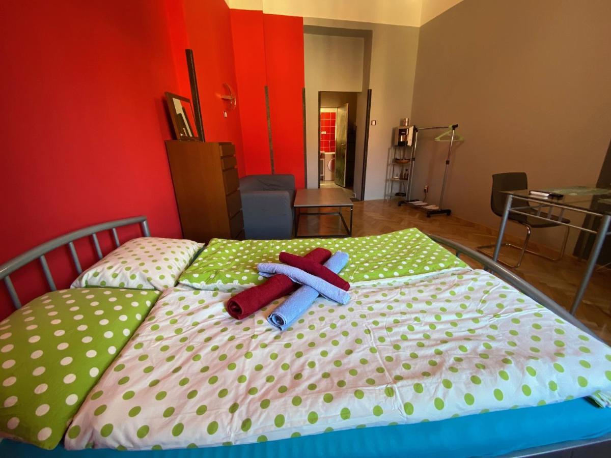 Apartment B42 Bed And Cafe Prague Extérieur photo